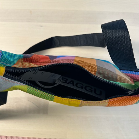 New BAGGU Small Nylon Crescent Bag in Madras - Picture 5 of 8